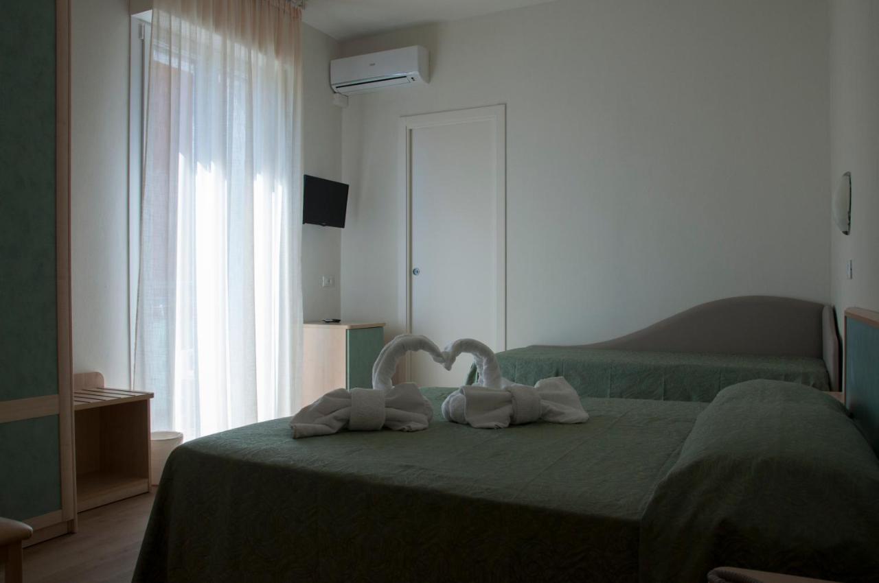 Hotel Ondina E Milazzo Cervia Kültér fotó