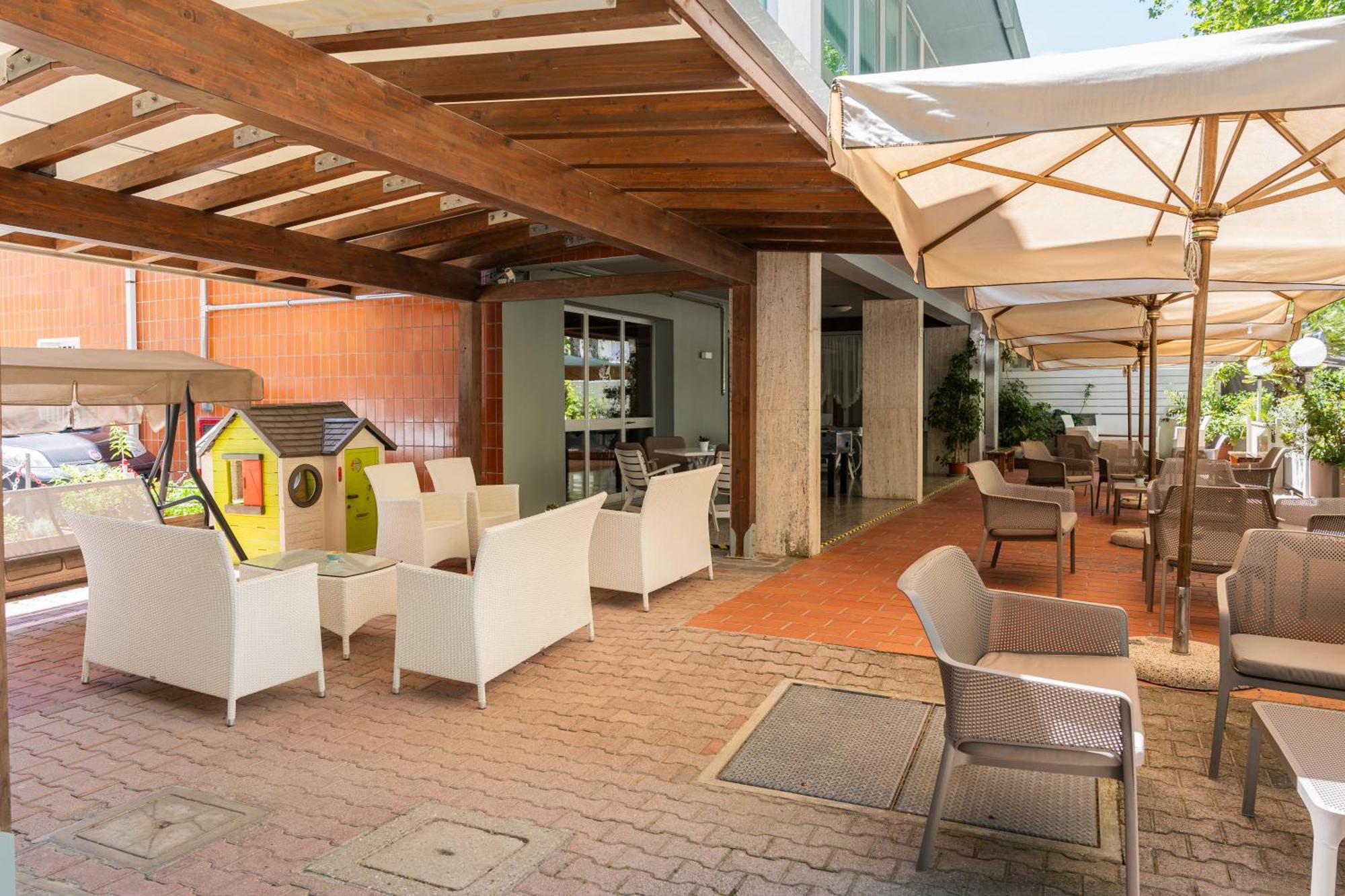 Hotel Ondina E Milazzo Cervia Kültér fotó